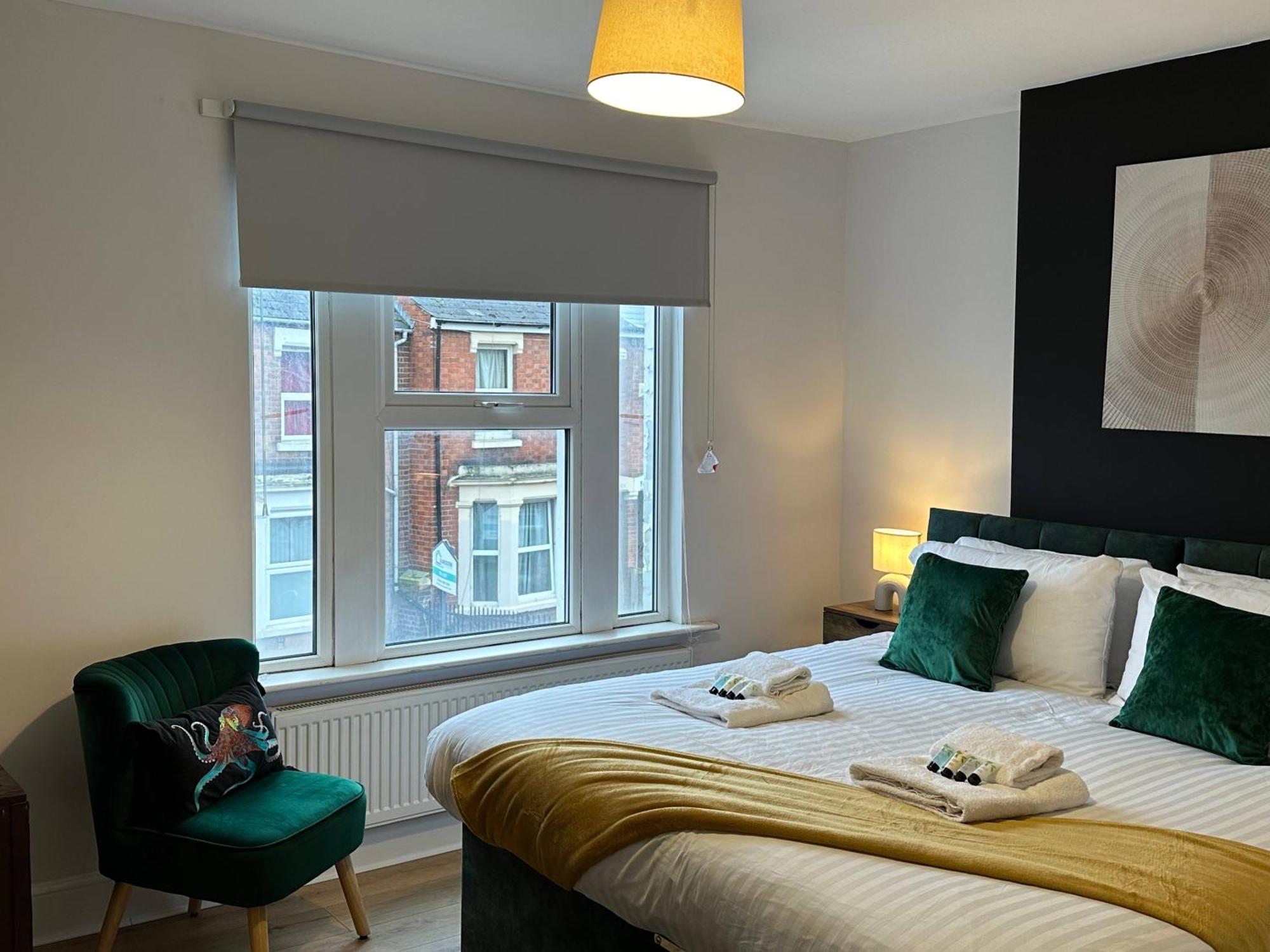 3 Bed Chill Glouc Free Parking Villa Глостър Екстериор снимка